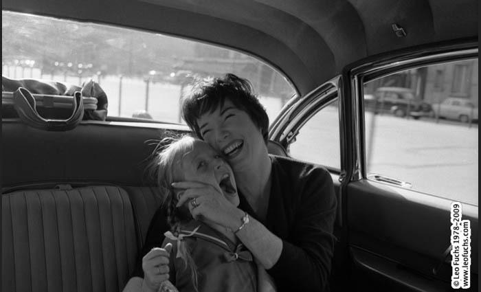 0502 shirley maclaine irma la douce with daughter laughing_c_leo_fuchs_photography_www.leofuchs.com.jpg